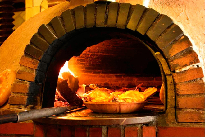 El lechazo asado es la atracción de Aranda de Duero