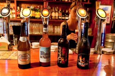 Culturilla cervecera con carne a la parrilla. Cervecería Gordon, Valencia