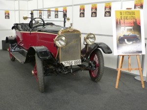 19.-Un-Hispano-Suiza-en-el-stand-del-“Ral•li-de-Sitges”