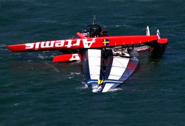 El británico Andrew Simpson muere tras zozobrar el catamarán AC72 Artemis en San Francisco