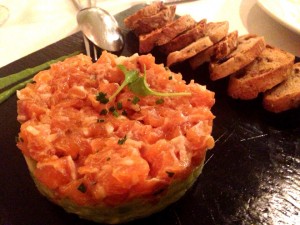 Restaurante-Mar-d-Avellanes---Tartar-de-guacamole-y-salmón