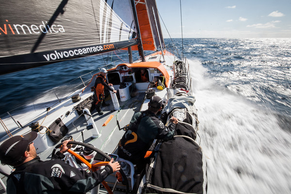 Team-Alvimedica-en-la-vuelta-a-las-Islas-Británicas-e-IrlandaFoto-Amory-Ross-Volvo-Ocean-Race-.jpg