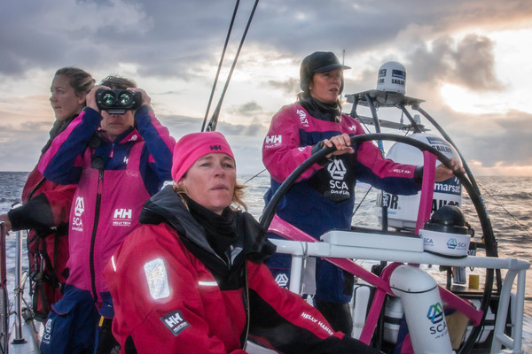 Team-SCA-por-las-Islas-Británicas-Foto-Corinna-Halloran-Volvo-Ocean-Race-.jpg