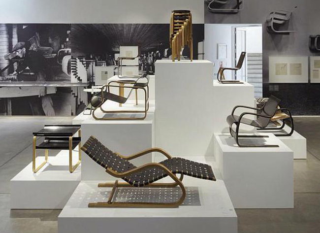 Set de muebles exposición Alvar Aalto Caixa Forum Madrid