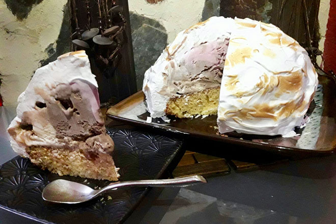 Baked Alaska, tarta de helado y merengue flambeado para entrar en el otoño