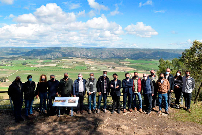 Los viticultores muestran al Secretario Autonómico de Turismo la amenaza de fondos de inversión en el paisaje de Terres dels Alforins