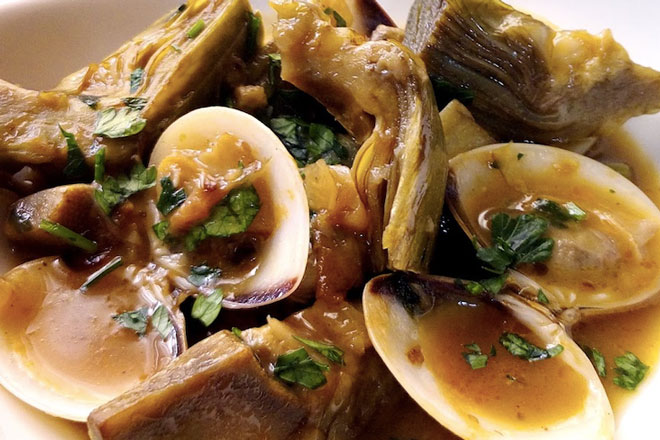 Las Maravillas Nutritivas y Culinarias de las Alcachofas y su receta con almejas