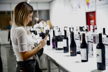 El Túnel del Vino de Gastrónoma, una inmersión sensorial entre 160 referencias únicas